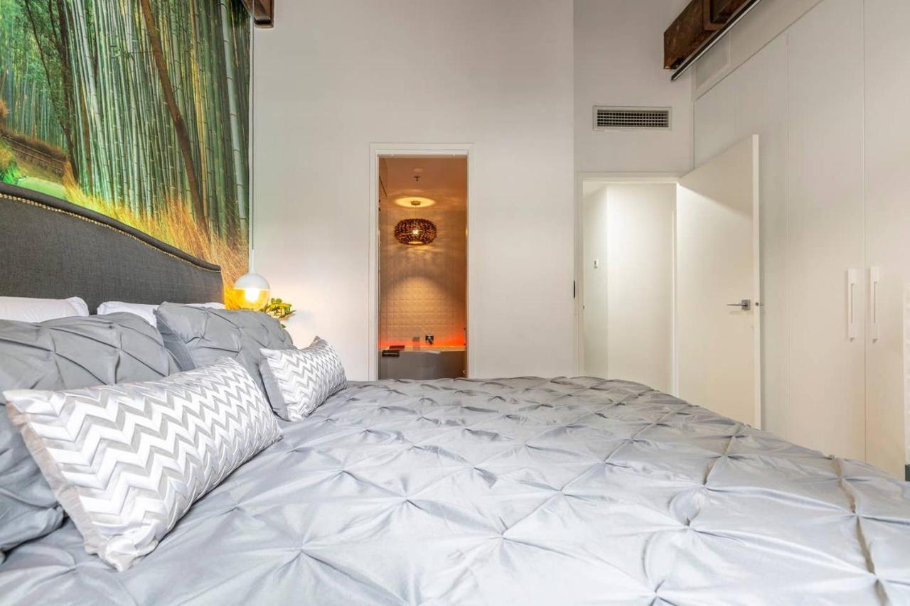 Ultra-chic Floor New York Style Loft Apartment Melbourne